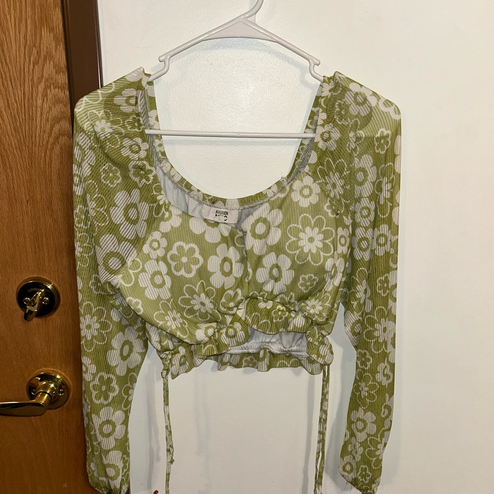 Madden NYC Green & White Floral Cropped Long Sleeve Top Size L